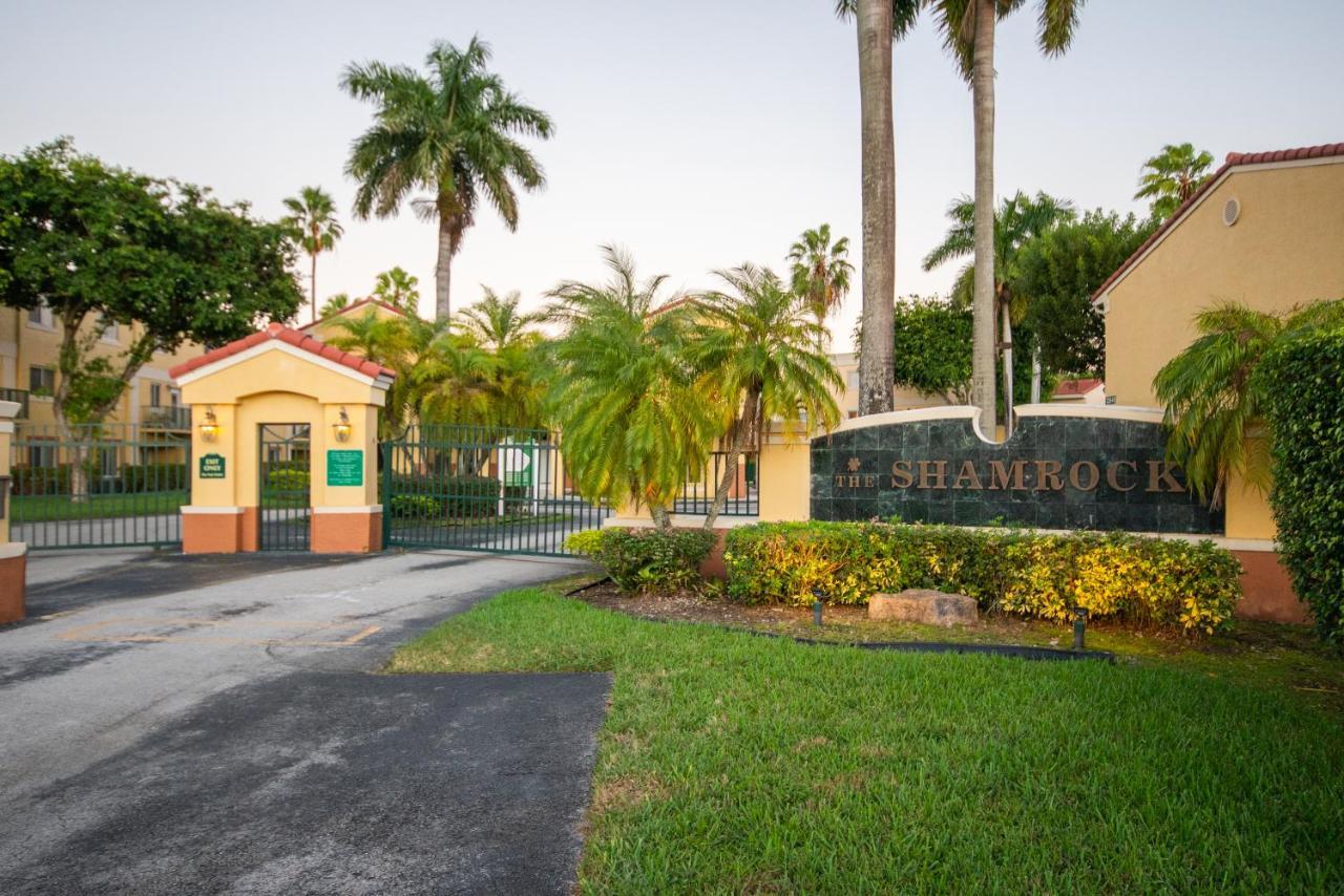 Beautiful 2/2.5 Condo W/Free Parking Fast Wifi Μαϊάμι Εξωτερικό φωτογραφία